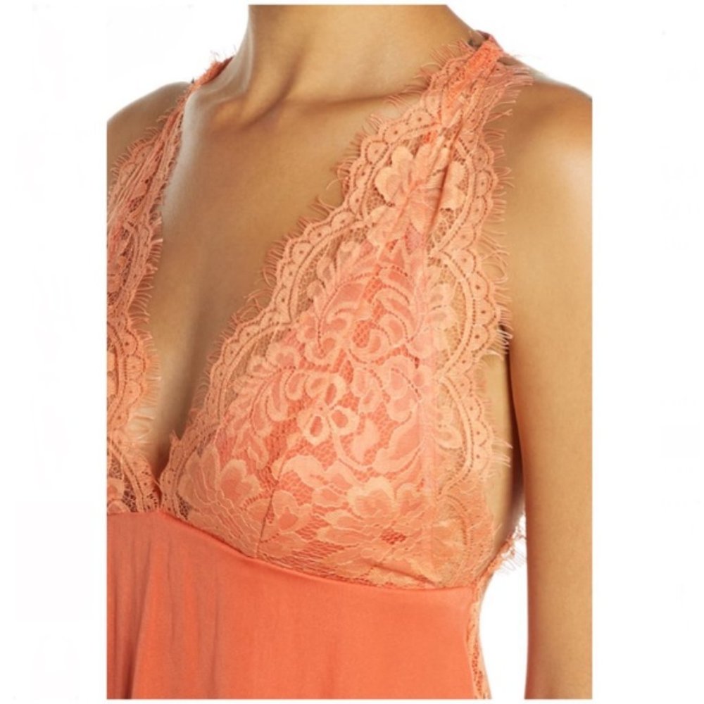 GORGEOUS New NWT Free people Bodysuit with a lace trim - Picture 5 of 9